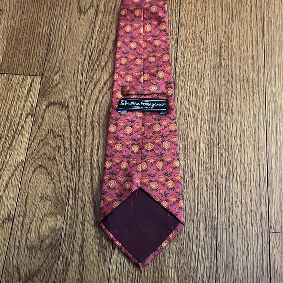 Salvatore Ferragamo Men’s Red Flower Printed Tie - Picture 3 of 3